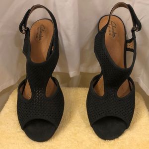 EUC Women’s Clark’s Artisan open toe dress shoes.